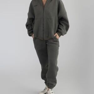 NEW Comfrt Sweatshirt & Sweatpants Set